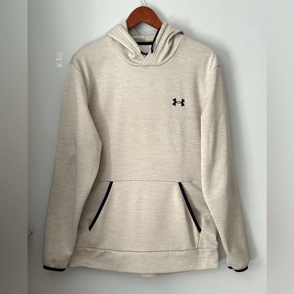 Men’s Under Armor Lightweight sweater.Size: Medium
